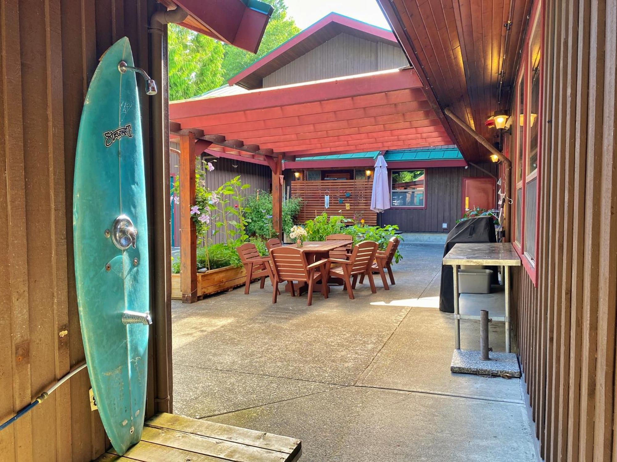 Whalers Guesthouse Tofino Exterior photo